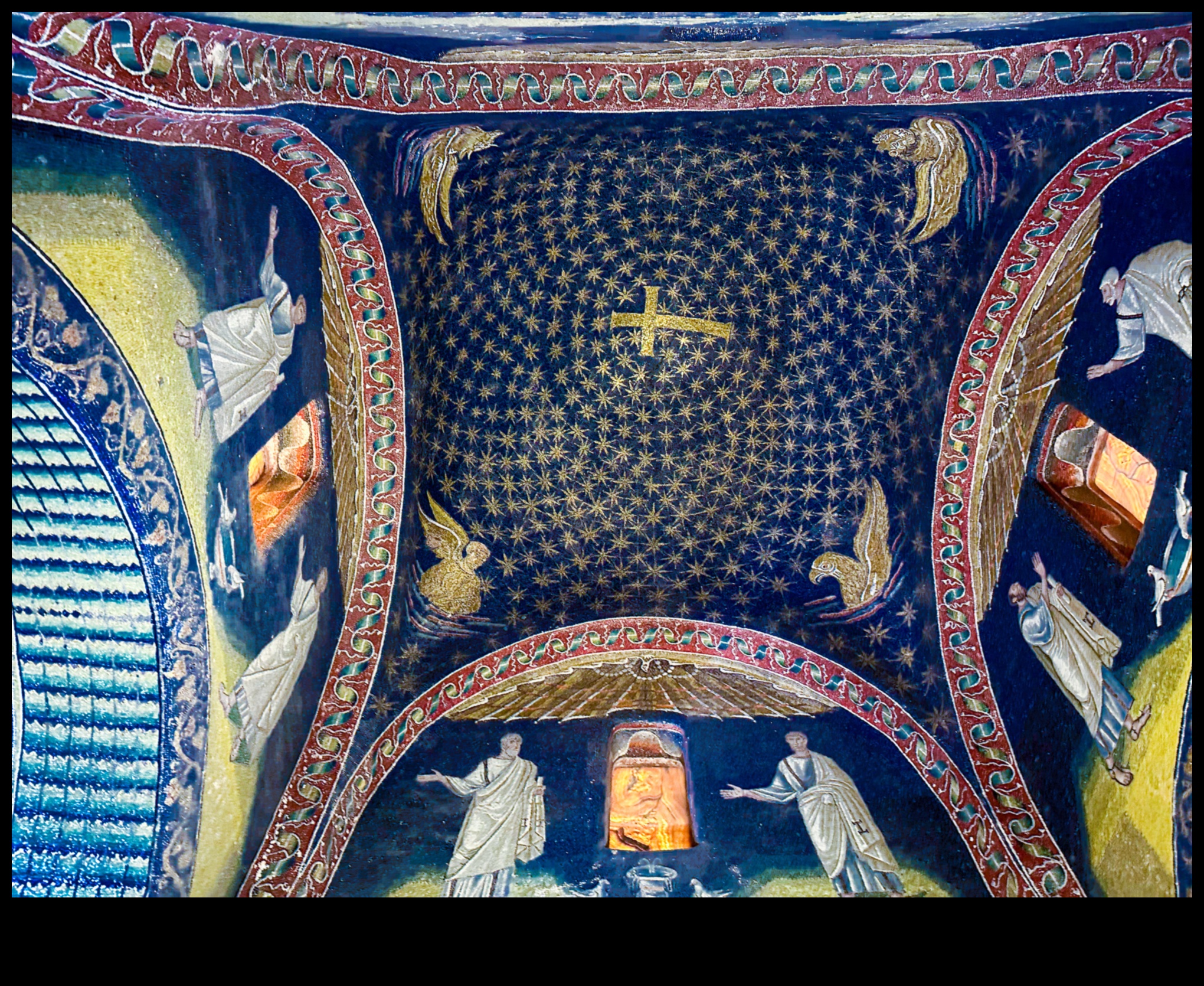 الكشف عن رافينا: رحلة عبر الفسيفساء البيزنطية 4 اكتشافات رافينا: روائع الفسيفساء البيزنطية