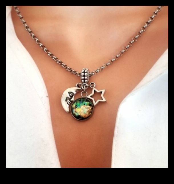 السحر السماوي: اكتشف الجمال السماوي لمجموعة القلائد لدينا