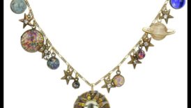 جاذبية سماوي: مجموعة قلادات ستأخذك في المشاهير 4 السحر السماوي: اكتشف الجمال السماوي لمجموعة القلائد لدينا