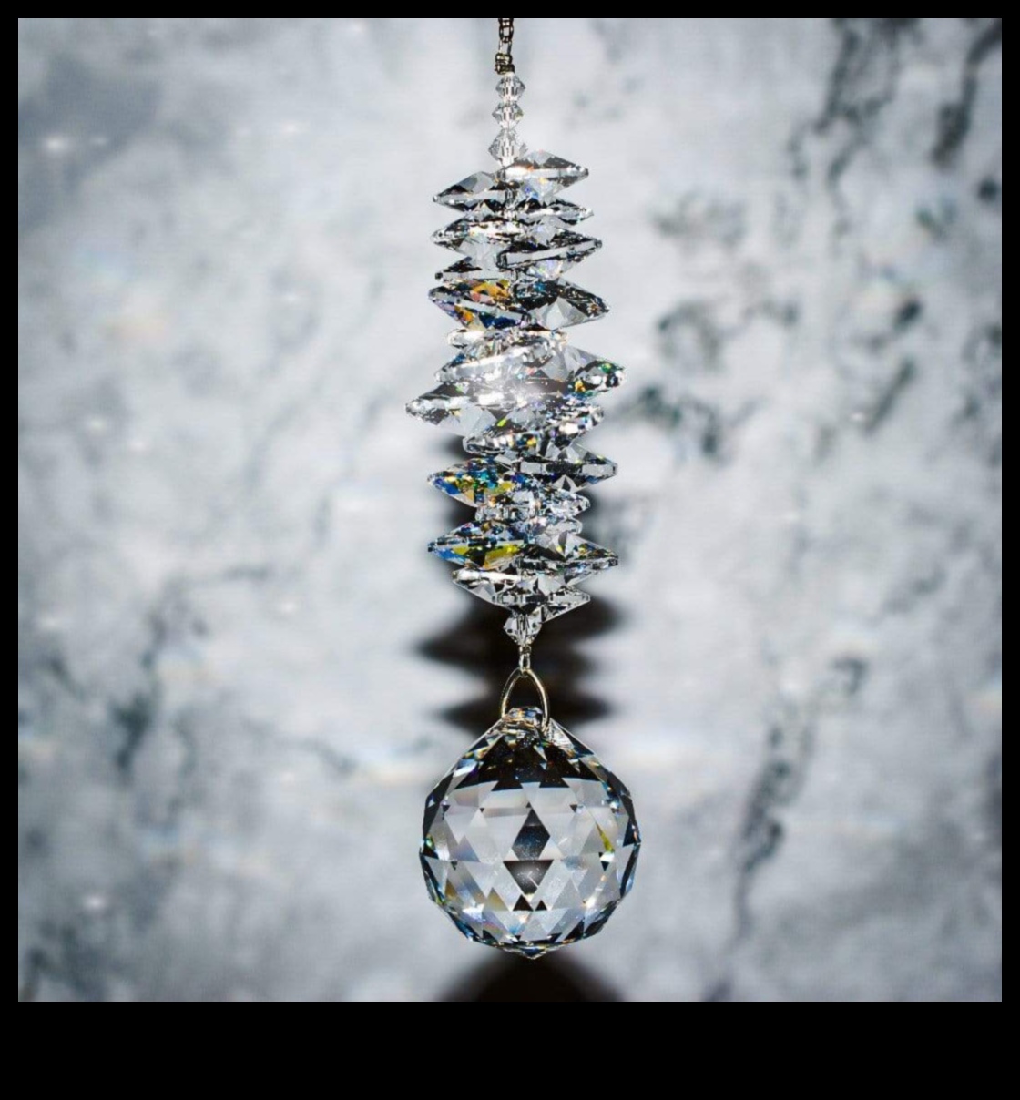 سلسلة كريستال: زيّن أصابعك بسلسلة من البلورات