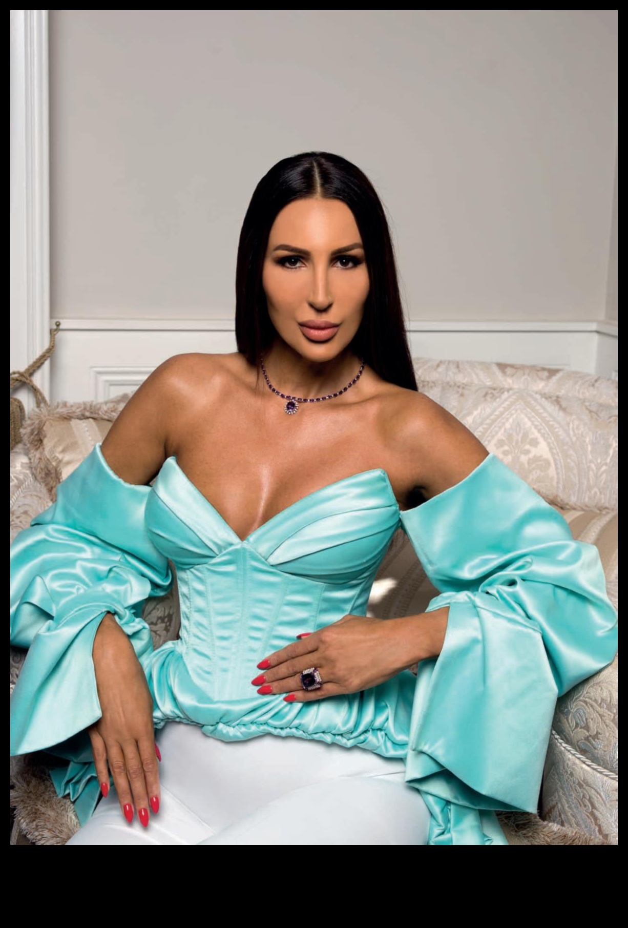 الواحة الفخمة: انغمس في الفخامة مع إبداعات القلادة المستوحاة من الواحة