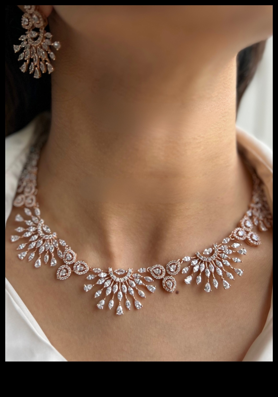 الواحة الفخمة: انغمس في الفخامة مع إبداعات القلادة المستوحاة من الواحة