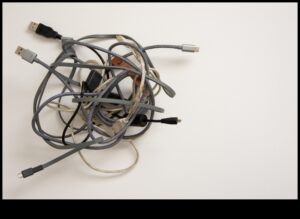 معالجات إدارة الأسلاك: حلول لتنظيم الإلكترونيات المنزلية