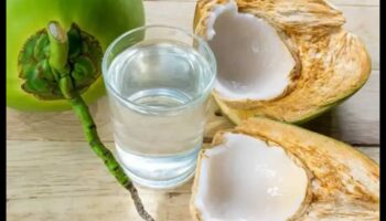 الإكسير الغني بالمغذيات: ارفع صحتك بمزيج ماء جوز الهند